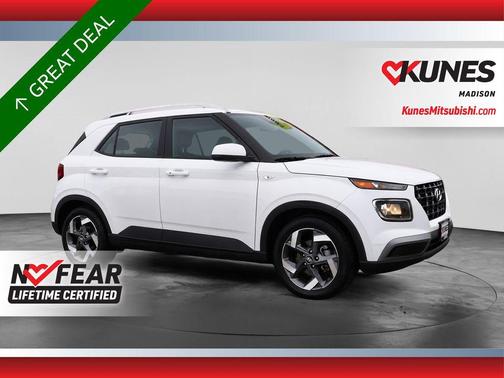 Lunar White 2025 Hyundai VENUE SEL