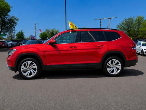 Aurora Red Metallic 2022 Volkswagen Atlas 3.6L SE w/Technology