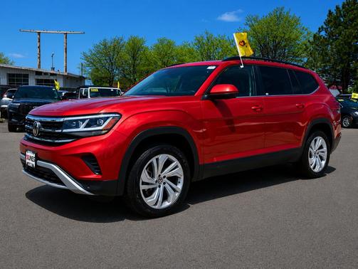 Aurora Red Metallic 2022 Volkswagen Atlas 3.6L SE w/Technology