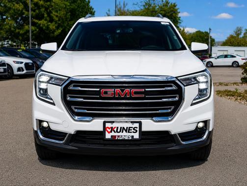 Summit White 2024 GMC Terrain SLT