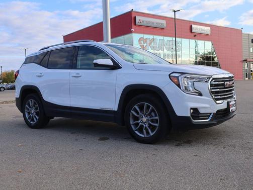 Summit White 2024 GMC Terrain SLT