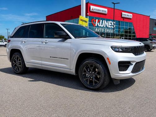 Silver Zynith 2024 Jeep Grand Cherokee Altitude