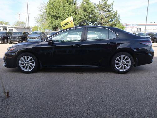 Midnight Black Metallic 2023 Toyota Camry SE