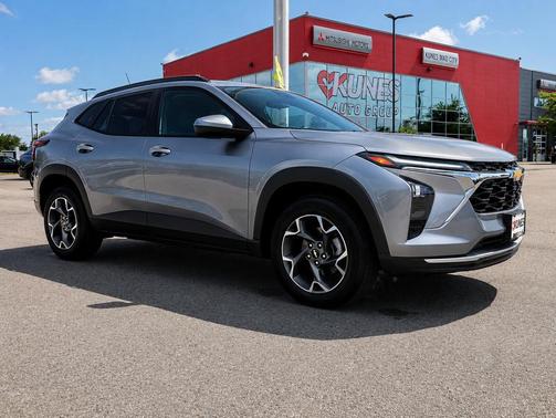 Sterling Gray Metallic 2025 Chevrolet Trax LT