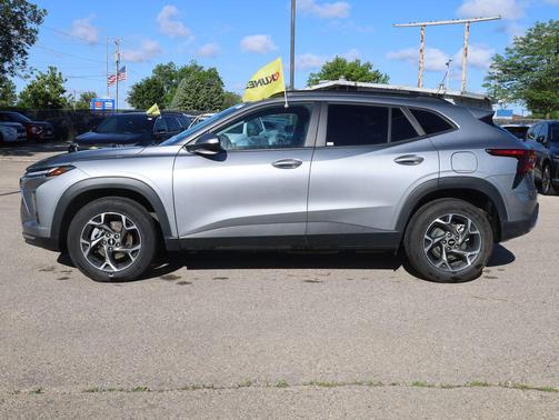 Sterling Gray Metallic 2025 Chevrolet Trax LT