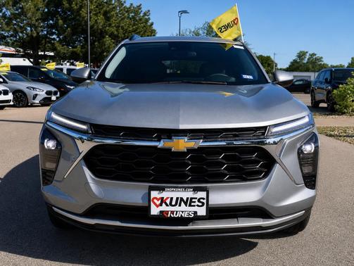 Sterling Gray Metallic 2025 Chevrolet Trax LT