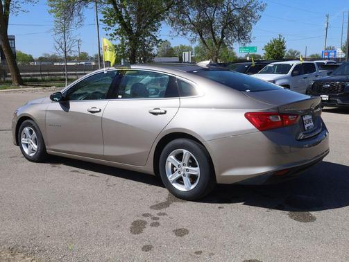 Mineral Gray Metallic 2024 Chevrolet Malibu FWD 1LT