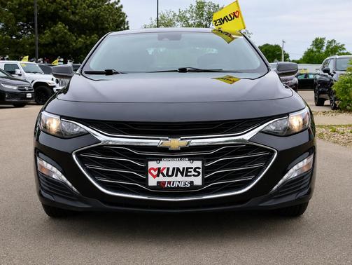 Mosaic Black Metallic 2023 Chevrolet Malibu FWD 1LT