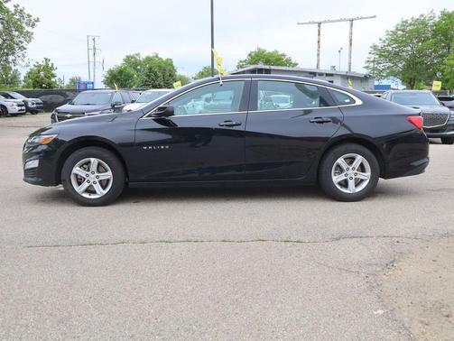 Mosaic Black Metallic 2023 Chevrolet Malibu FWD 1LT