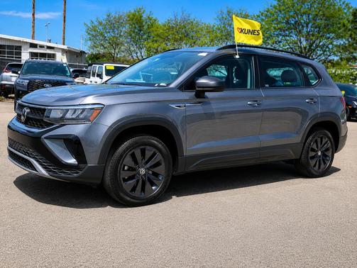 Platinum Gray Metallic 2024 Volkswagen Taos 1.5T S