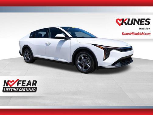 Snow White Pearl 2025 Kia K4 LXS