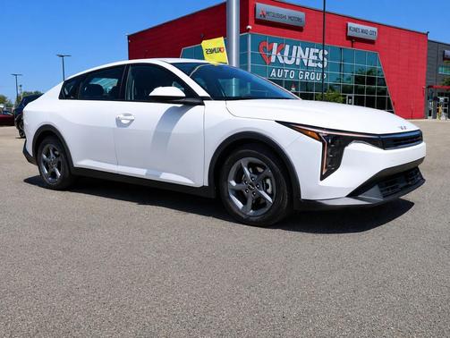 Snow White Pearl 2025 Kia K4 LXS