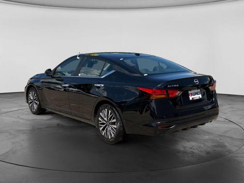 Super Black 2025 Nissan Altima 2.5 SV