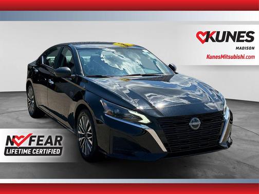 Super Black 2025 Nissan Altima 2.5 SV