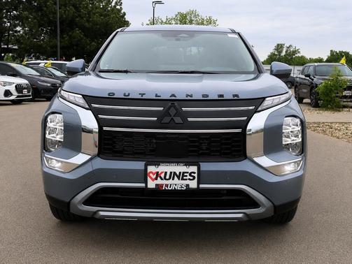 Moonstone Gray Metallic 2026 Mitsubishi Outlander SE S-AWC
