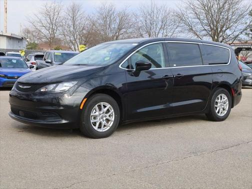 2022 Chrysler Voyager LX