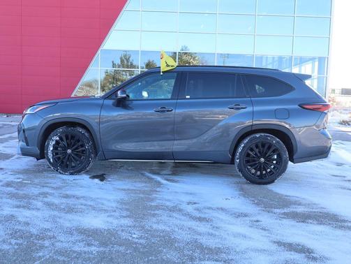 2025 Toyota Highlander LE