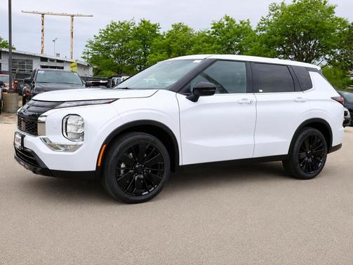 White Diamond 2026 Mitsubishi Outlander LE S-AWC