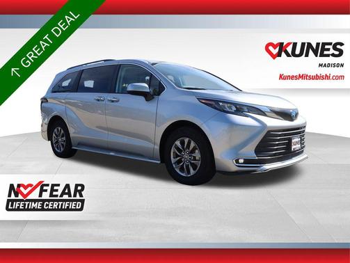 2024 Toyota Sienna XLE