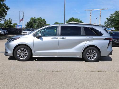 2024 Toyota Sienna XLE