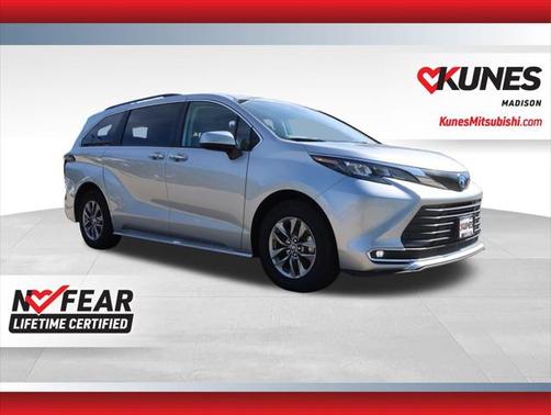 2024 Toyota Sienna XLE
