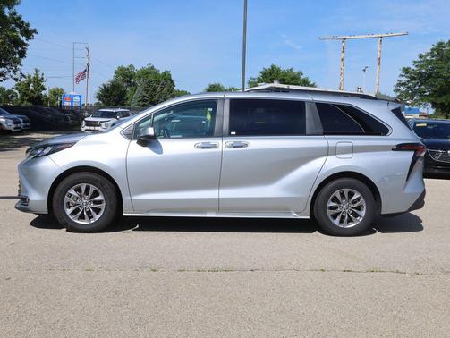 2024 Toyota Sienna XLE