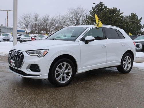 White 2023 Audi Q3 Premium 40 TFSI quattro Tiptronic