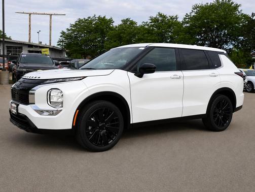 White Diamond 2026 Mitsubishi Outlander LE