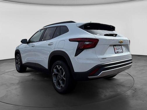 Summit White 2025 Chevrolet Trax LT