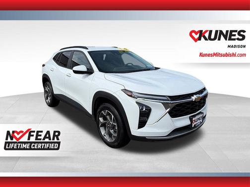 Summit White 2025 Chevrolet Trax LT
