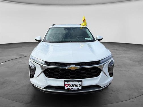 Summit White 2025 Chevrolet Trax LT