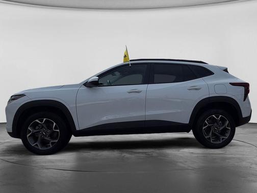 Summit White 2025 Chevrolet Trax LT