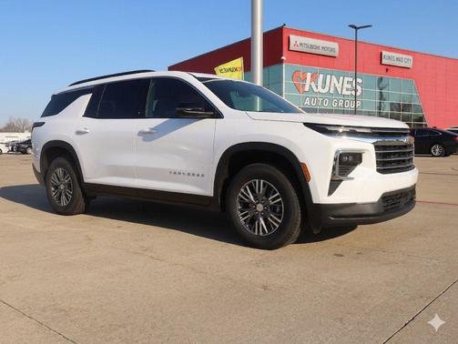Summit White 2025 Chevrolet Traverse LT