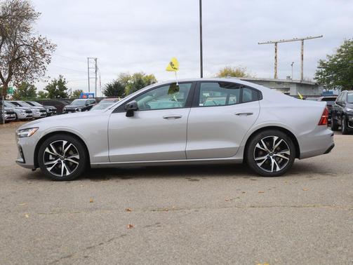 2024 Volvo S60 B5 Core Dark Theme