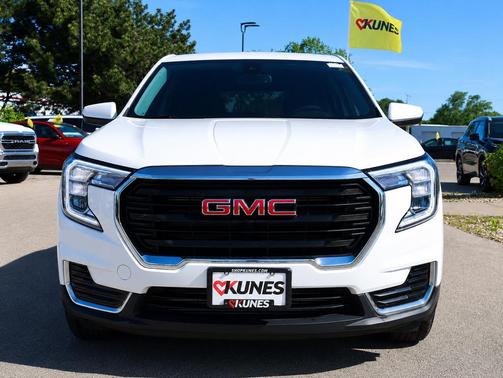 Summit White 2024 GMC Terrain SLE