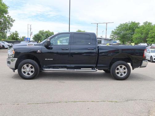 Diamond Black Crystal Pearlcoat 2024 RAM 2500 Big Horn Crew Cab 4x4 6'4' Box