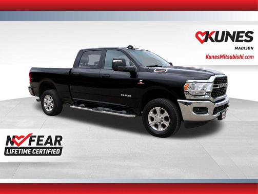 Diamond Black Crystal Pearlcoat 2024 RAM 2500 Big Horn Crew Cab 4x4 6'4' Box