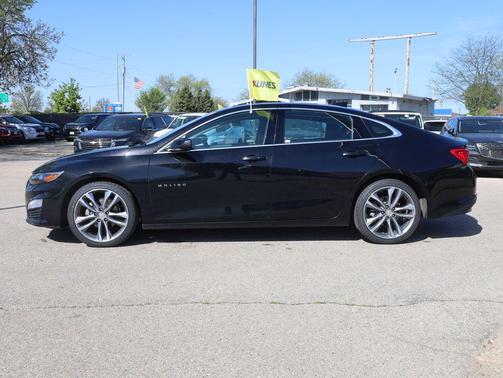 Mosaic Black Metallic 2023 Chevrolet Malibu FWD 1LT
