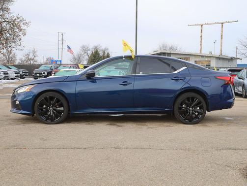 2022 Nissan Altima SR Intelligent AWD