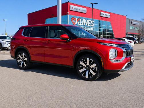 Red Diamond 2026 Mitsubishi Outlander SE S-AWC