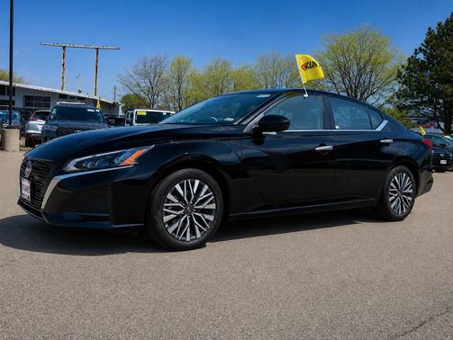 Super Black 2025 Nissan Altima 2.5 SV