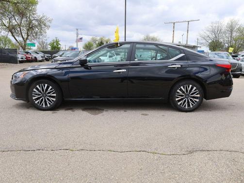 Super Black 2025 Nissan Altima 2.5 SV