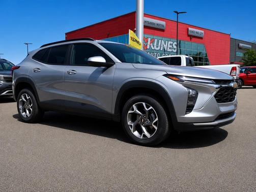 Sterling Gray Metallic 2025 Chevrolet Trax LT