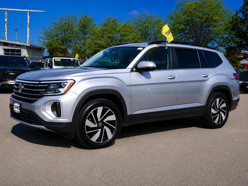 Silver Mist Metallic 2024 Volkswagen Atlas 2.0T SE w/Technology 4MOTION