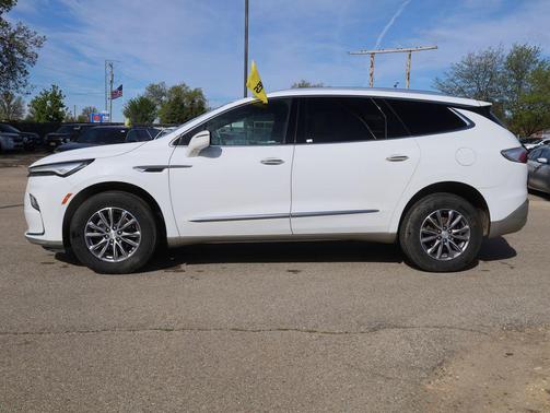White 2022 Buick Enclave AWD Essence