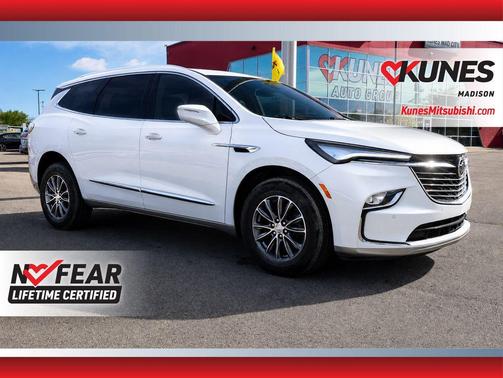 White 2022 Buick Enclave AWD Essence