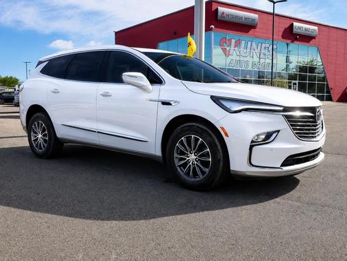 White 2022 Buick Enclave AWD Essence