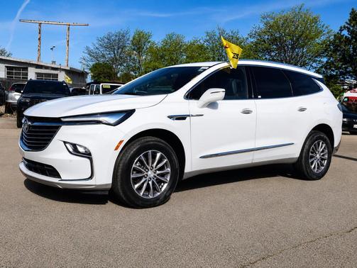 White 2022 Buick Enclave AWD Essence