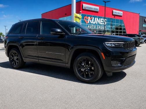 Diamond Black Crystal Pearlcoat 2024 Jeep Grand Cherokee Altitude