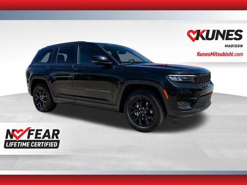 Diamond Black Crystal Pearlcoat 2024 Jeep Grand Cherokee Altitude